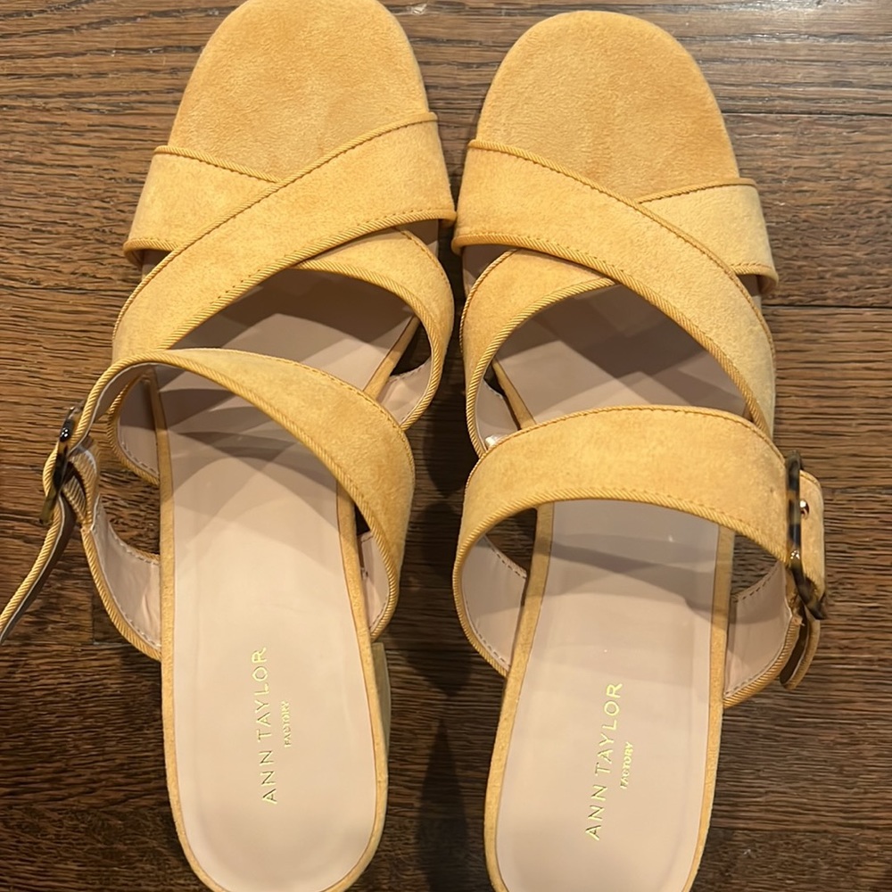Price drop Ann Taylor. Size 9 fun summer sandal.